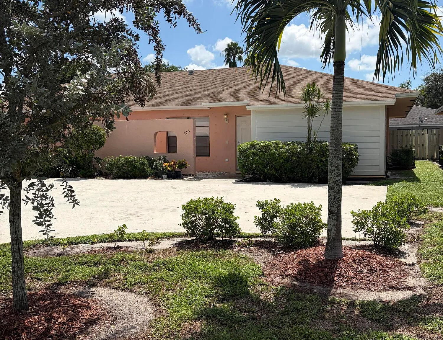 3 bed, 2.0 bath, 1336 sqft, $2,400 — Photo 1