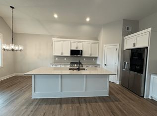 1400 SW Winthrop Ter, Lees Summit, MO 64081