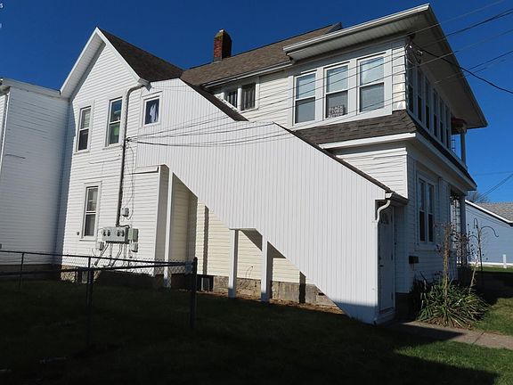 3rd image of 1110 3rd St