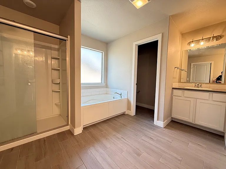 2409 Husk St — Photo 5