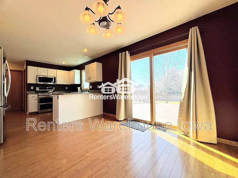 330 NE Cardinal Ln — Photo 14