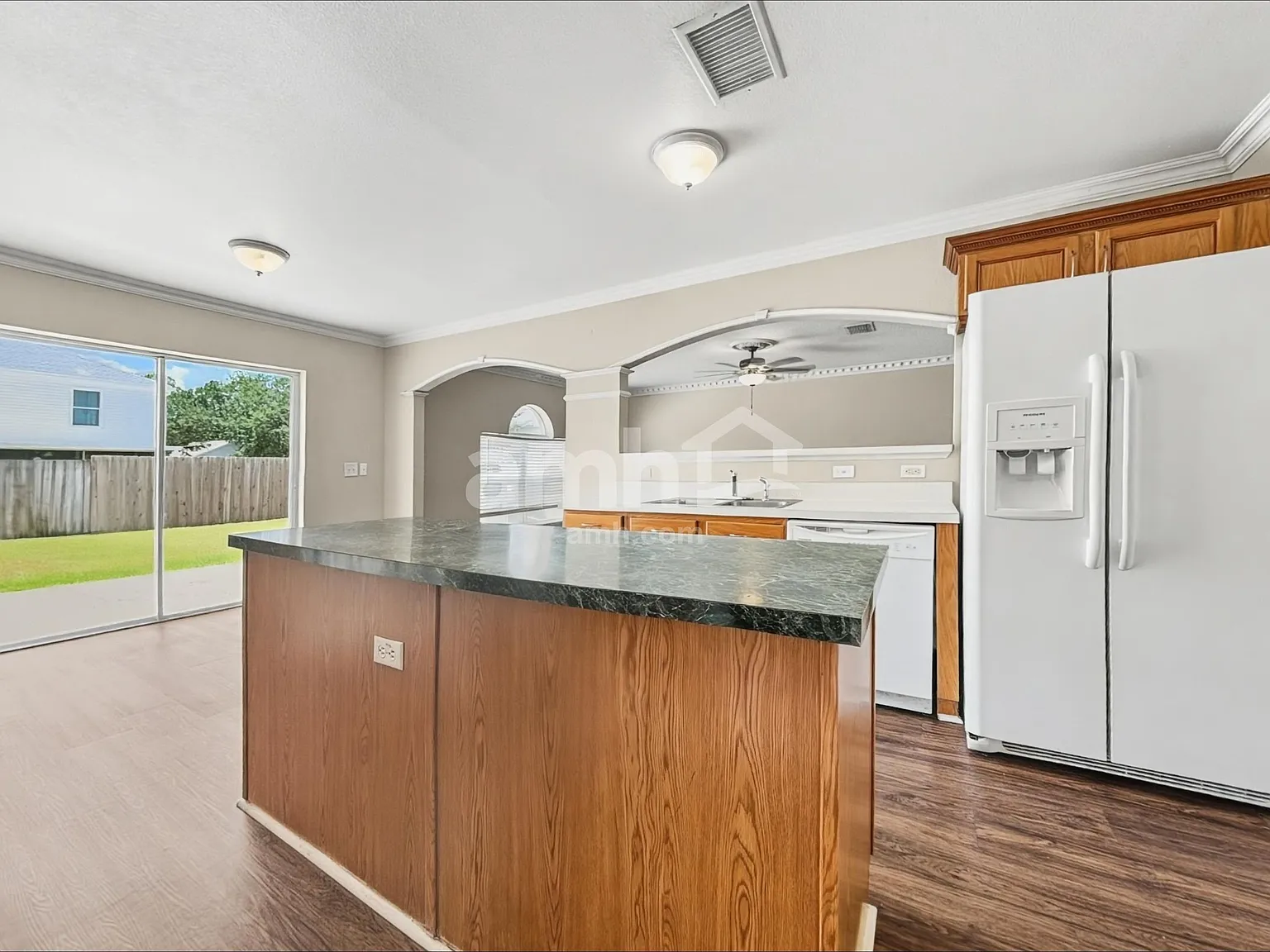 4 bed, 2.5 bath, 1891 sqft, $2,135 — Photo 4