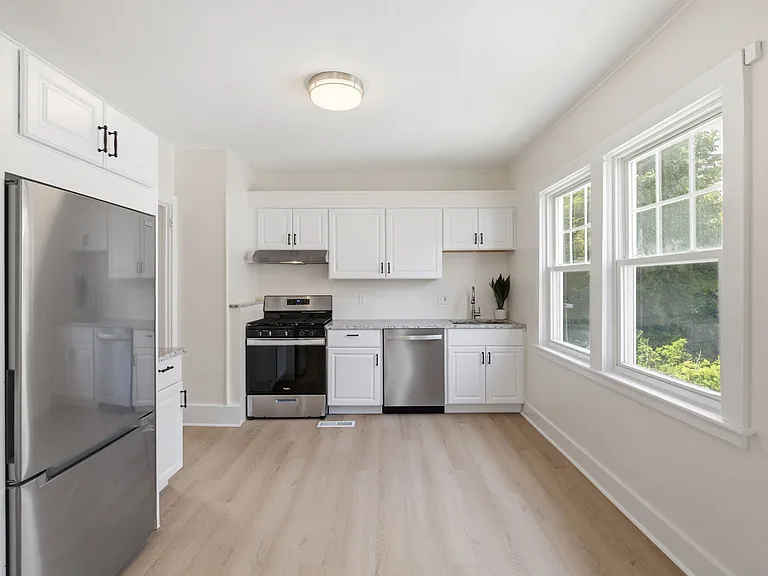 84 Sherwood Pl #2 — Photo 11
