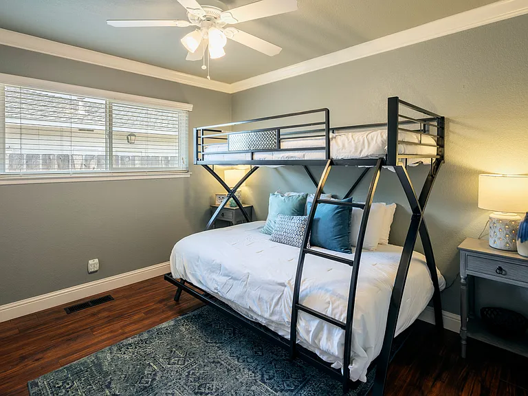 6519 N Mariposa St — Photo 48