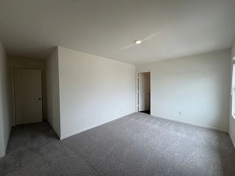 2210 Meadow Park Dr — Photo 26