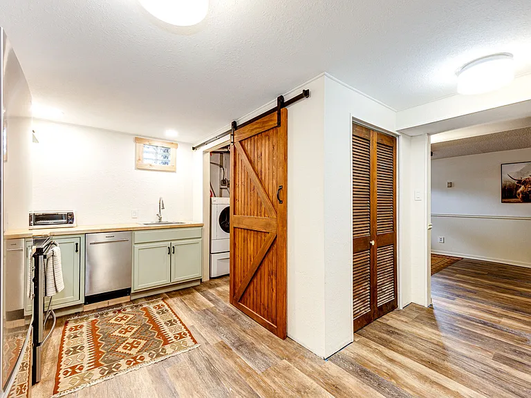 784 Urban St #B — Photo 10