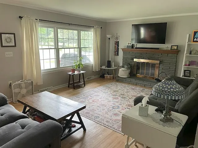 3 bed, 1.5 bath, 1353 sqft, $2,475 — Photo 4