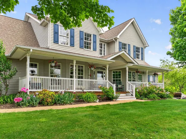 235 Howardsville Rd, Staunton, VA 24401