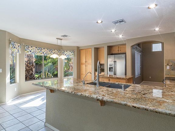 5th image of 303 W Raven Dr