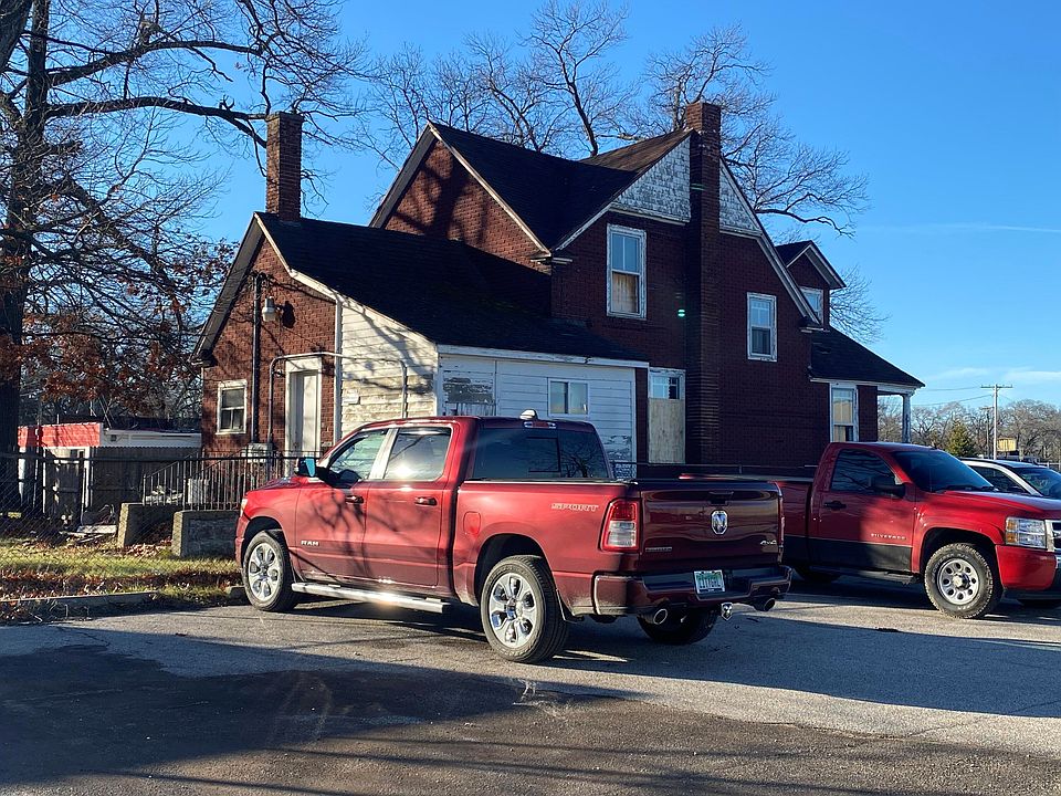 2nd image of 2736 9th St
