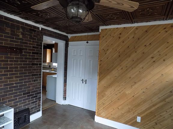 2nd image of 1009 South St