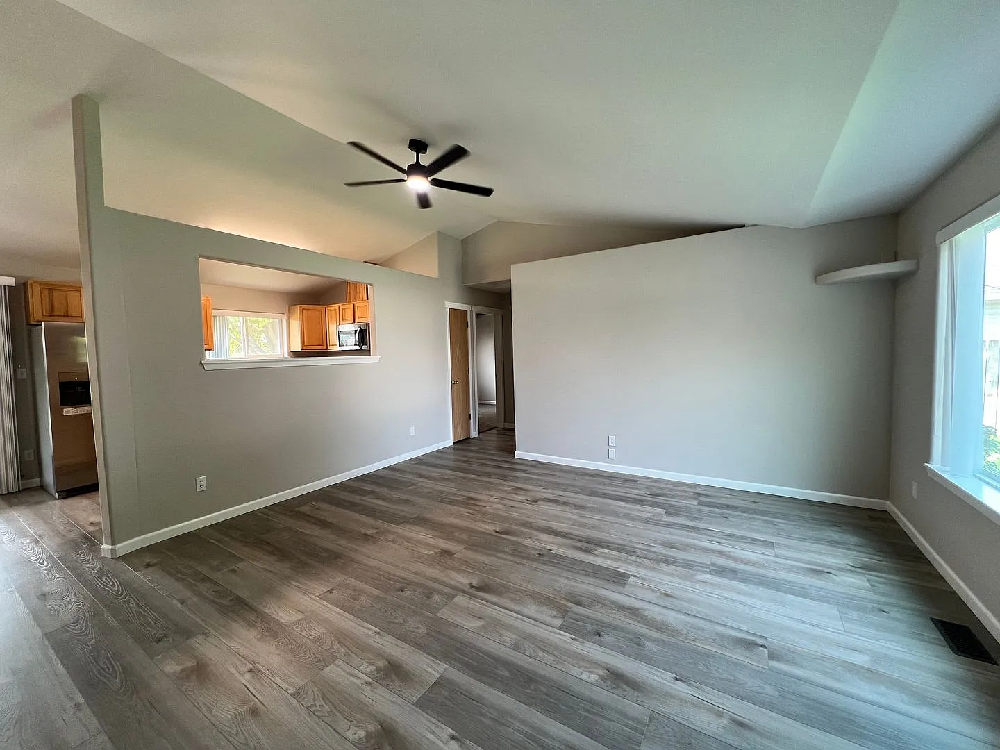 Fully Renovated Home in Crossroad Neighborhood! — Photo 2