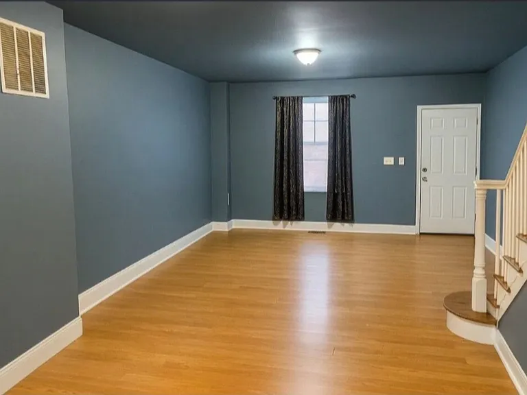 2115 Sigel St — Photo 2