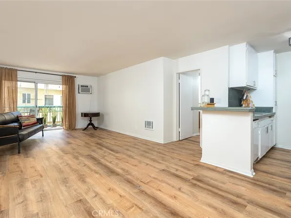 18307 Burbank Blvd Unit 135, Tarzana, CA 91356