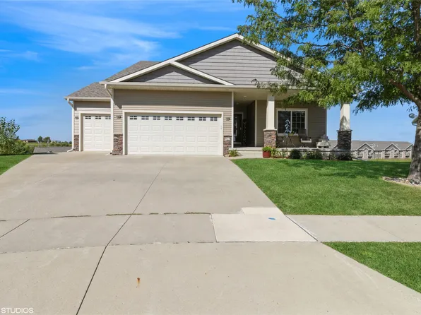 923 15th Ave SE, Altoona, IA 50009