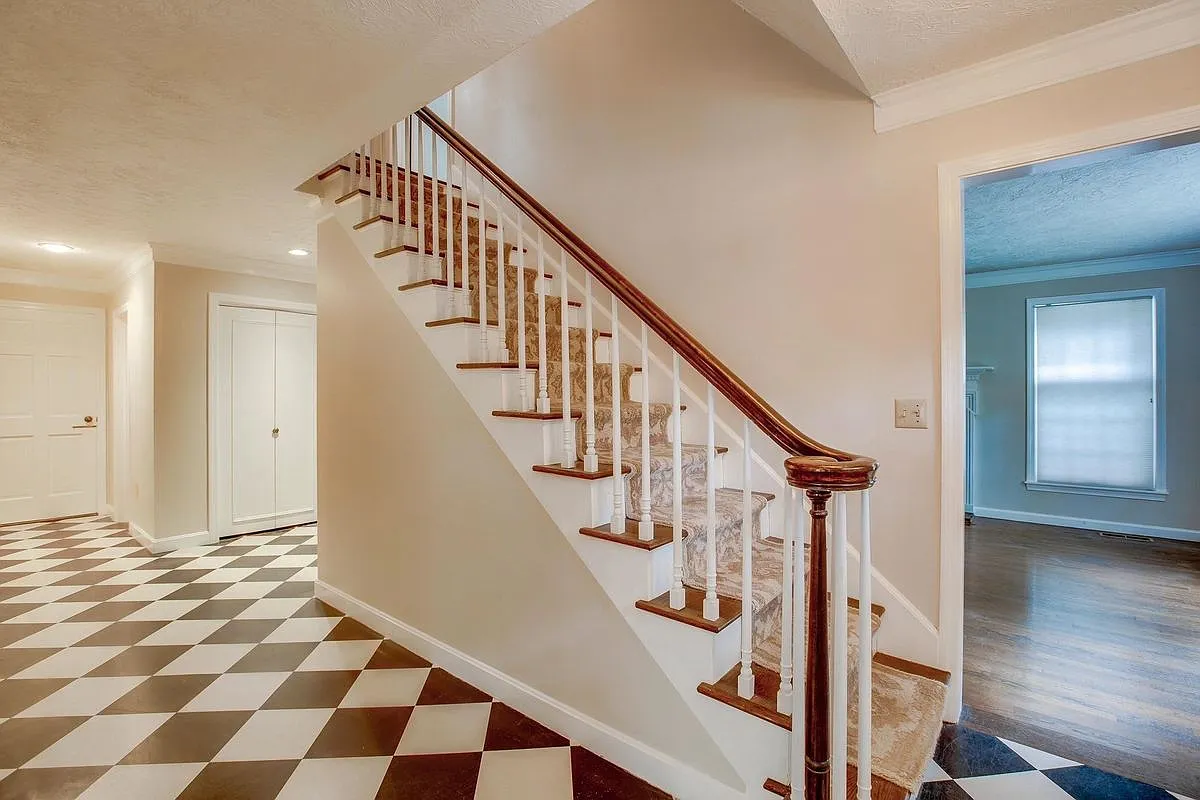 3 bed, 3.0 bath, 2853 sqft, $4,250 — Photo 3
