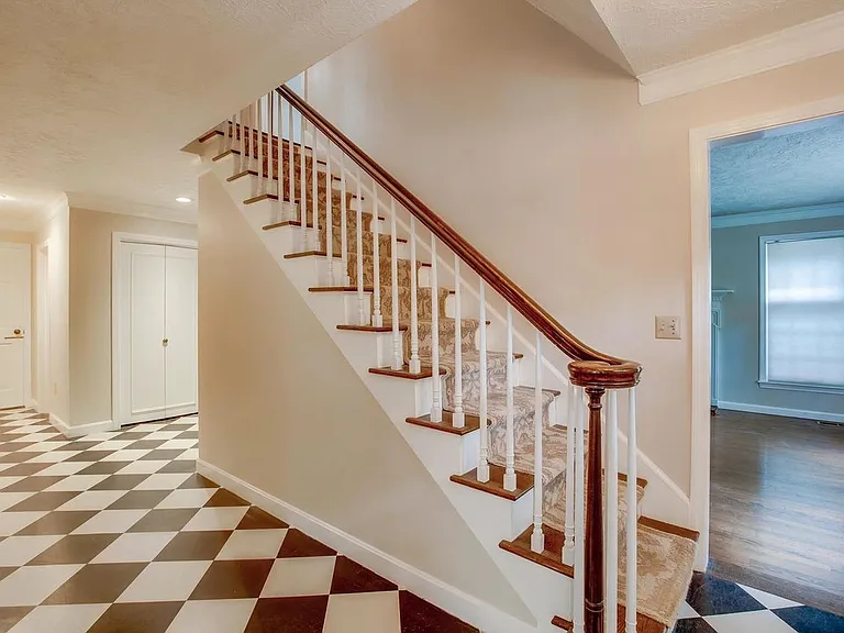 27 Buttonwood Rd — Photo 3