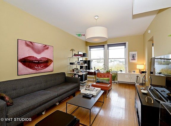3rd image of 4240 N Clarendon Ave APT 400N