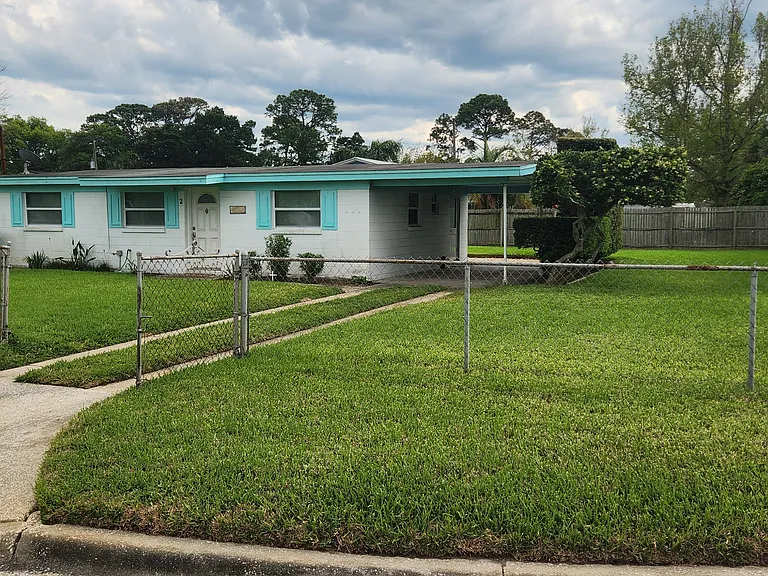 2 Forrestal Cir N — Photo 3