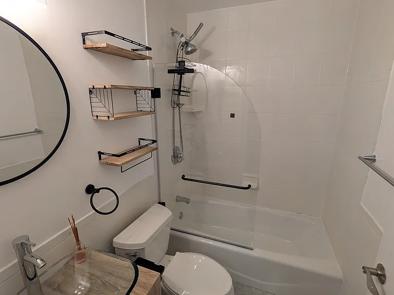 912 Park Ave #4 — Photo 8
