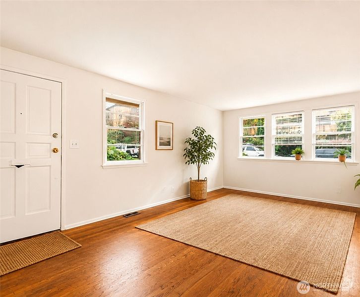 4th image of 3820 14th Avenue S