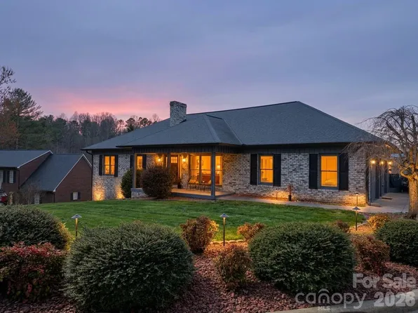 514 Golfview Ct SE, Lenoir, NC 28645