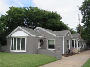 105 Bellevue Dr, Cleburne, TX 76033