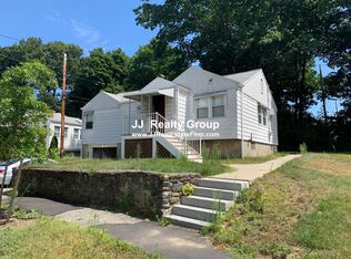 24 Fairlawn Dr, Worcester, MA 01602