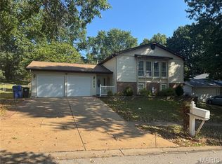 353 Bellestri Dr, Ballwin, MO 63021