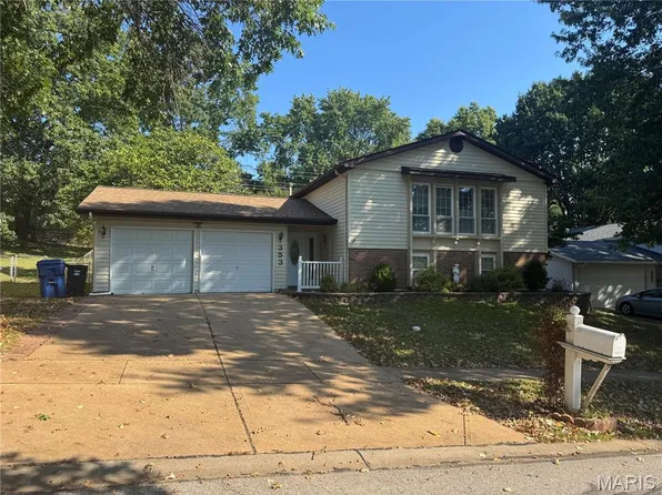 353 Bellestri Dr, Ballwin, MO 63021