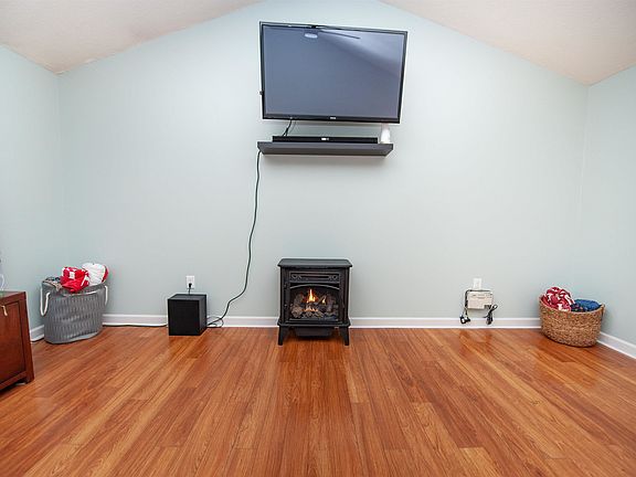 3rd image of 331 S Ivestor Ct