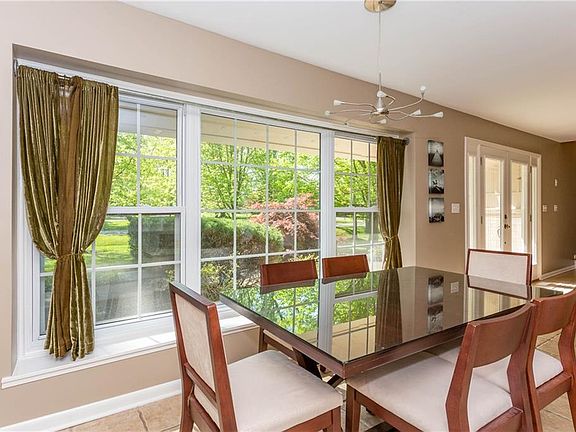 5th image of 609 Braeside Dr N