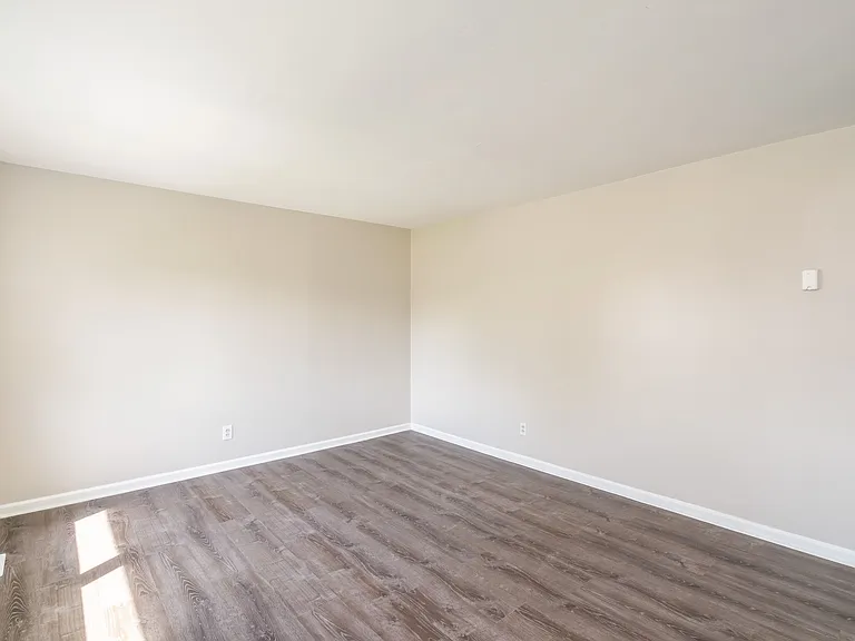 4412 High School Rd #1 — Photo 3