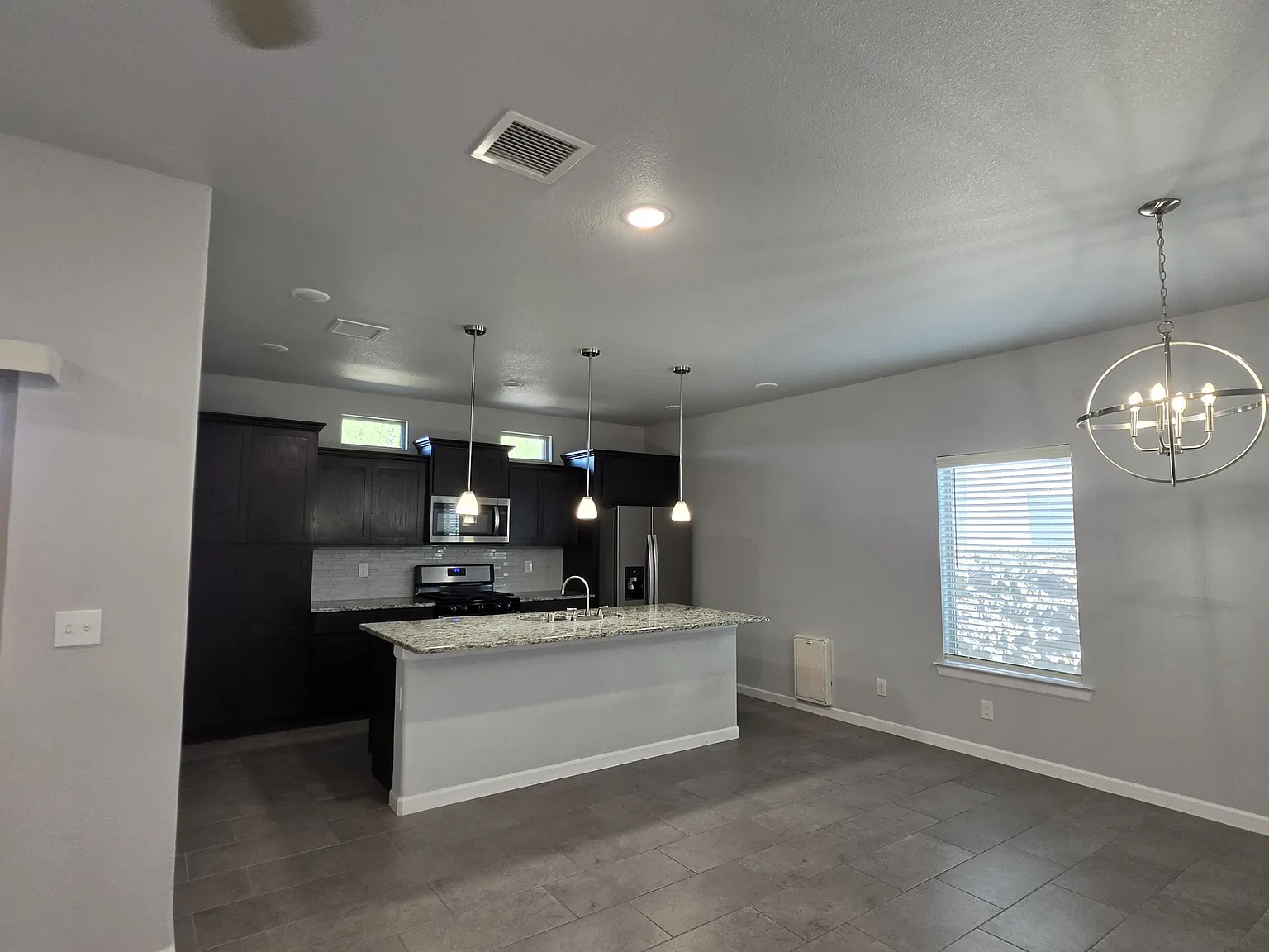 2 bed, 1271 sqft, $1,700 — Photo 4