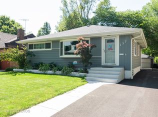 137 E Quincy St, Riverside, IL 60546
