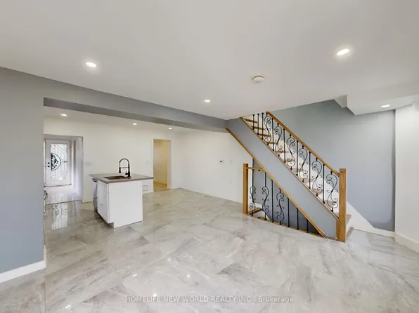 11 Maple St, Oshawa, ON L1H 2L6