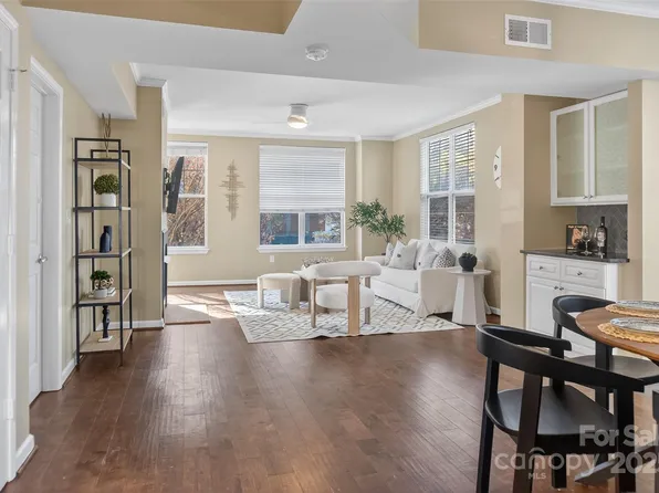 405 W 7th St APT 300, Charlotte, NC 28202