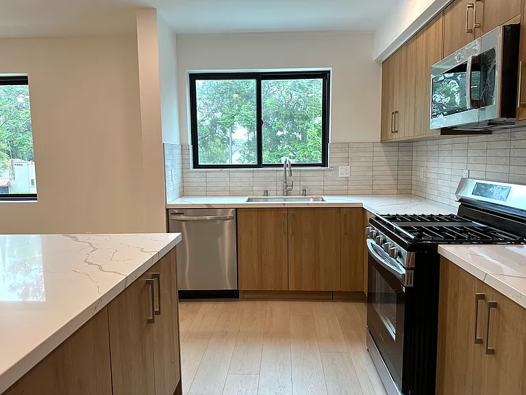 941 N Martel Ave #102 — Photo 58