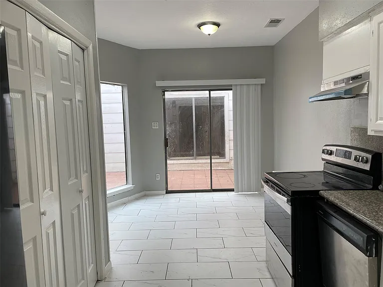 526 Meadow Knoll Dr — Photo 7