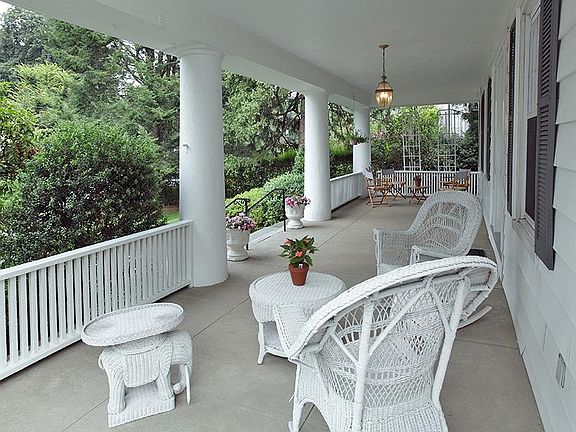 Elegant Greenacres Colonial