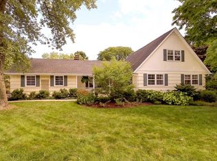 147 S Glendale Ave, Barrington, IL 60010