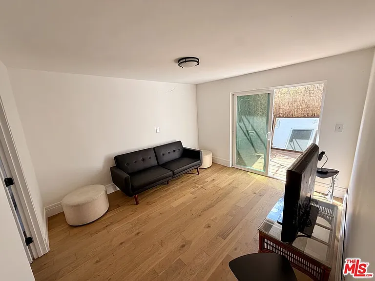3989 1/2 Beethoven St — Photo 12