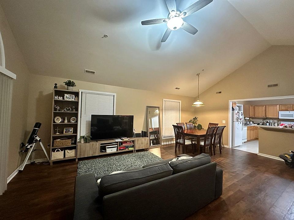 1st image of 28300 Carlton Way Dr