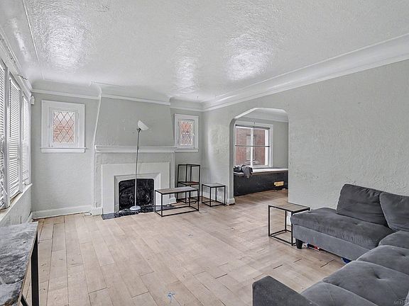5th image of 10336 W Point St