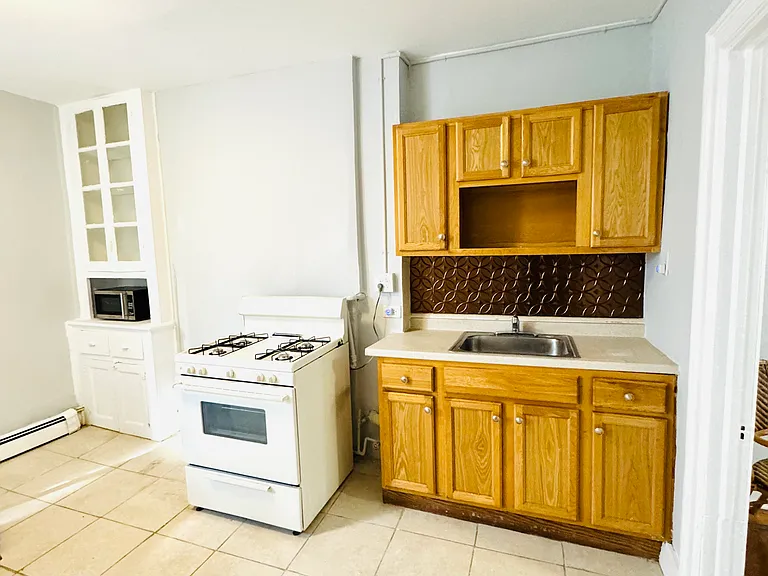 195-195.5 Newark Ave #2 — Photo 2