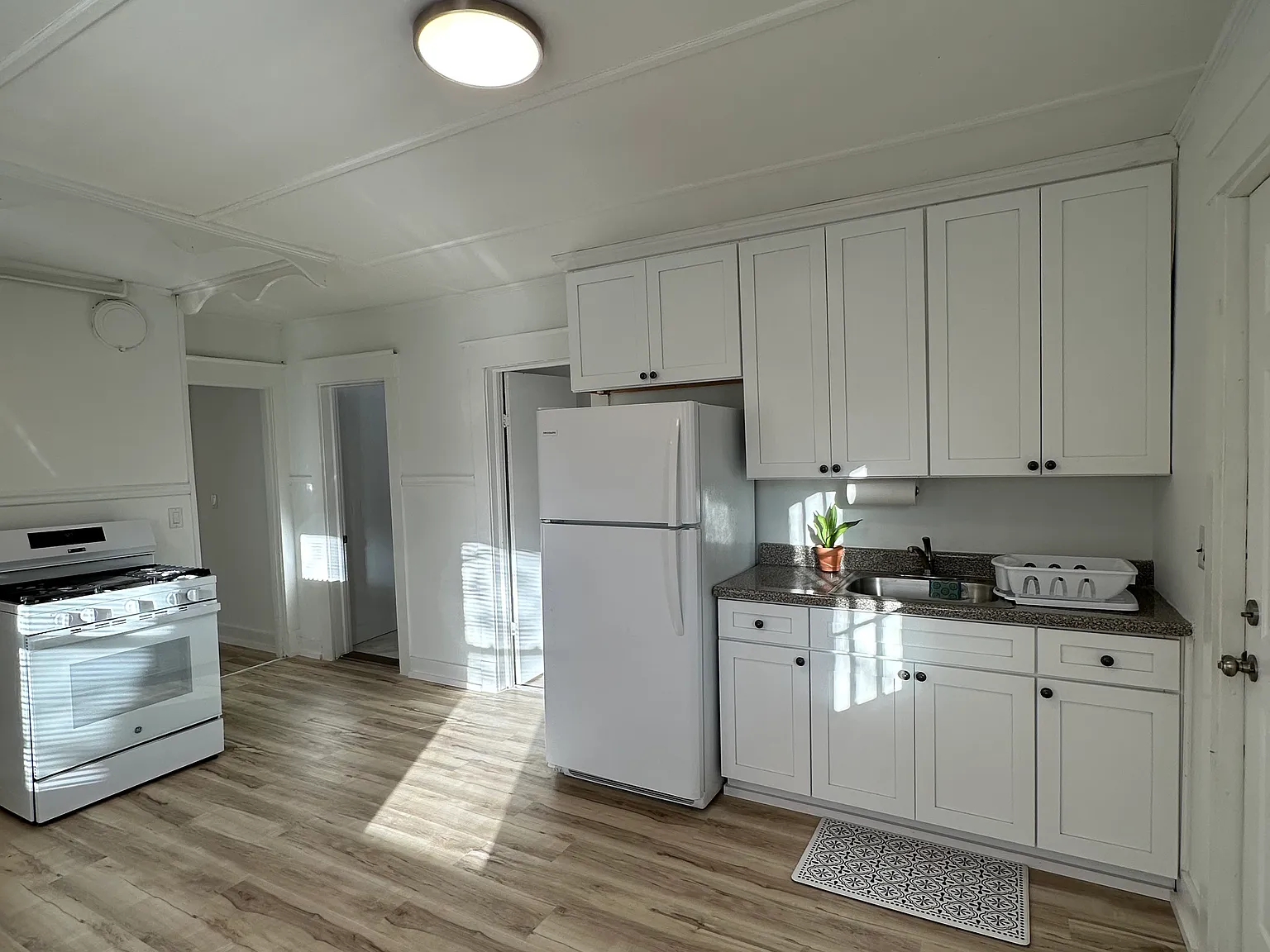 2 bed, 1250 sqft, $1,850 — Photo 2