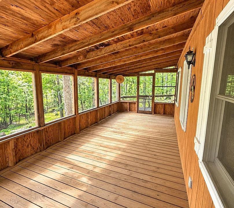 10th image of 903 Pin Oak Rd