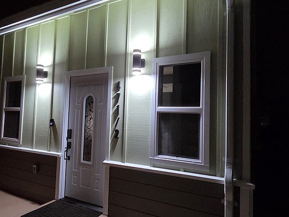 3rd image of 471 Maplewood Ave