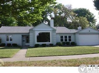 1616 Huntington Blvd, Grosse Pointe Woods, MI 48236