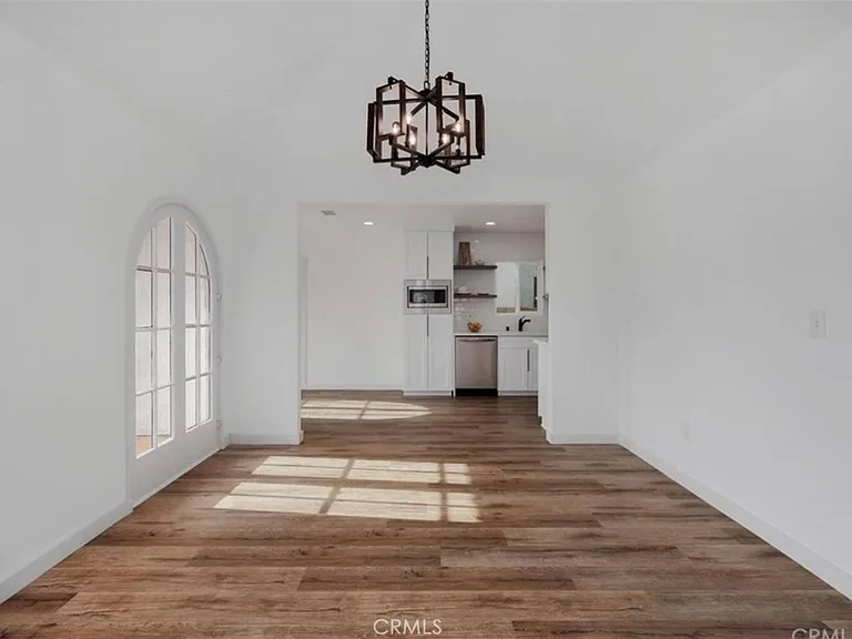 2121 S Redondo Blvd — Photo 5